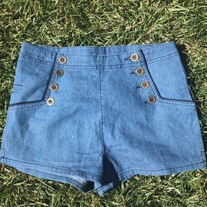 Denim button up shorts 💋
